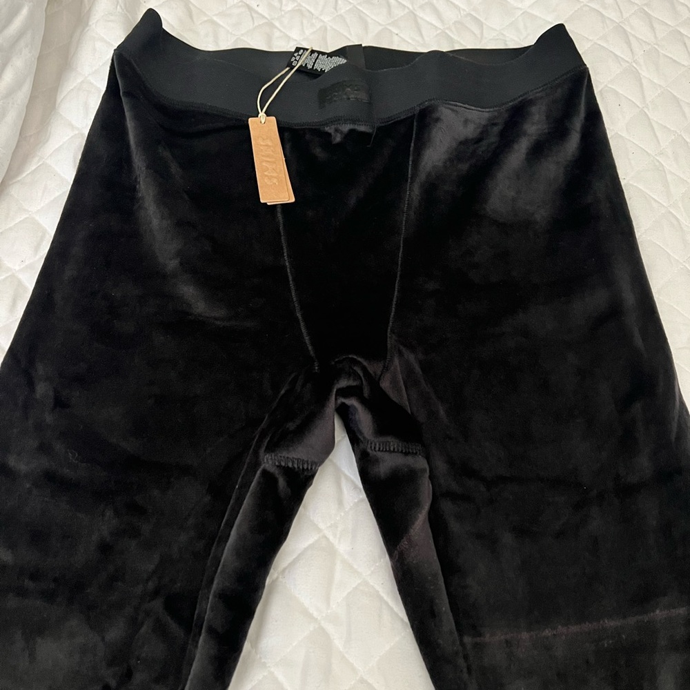 SKIMS VELOUR LEGGING - color SOOT (black)